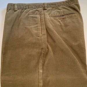Vineyard Vines Corduroy pant, army green, 36 waist shortened to 28.5 inseam